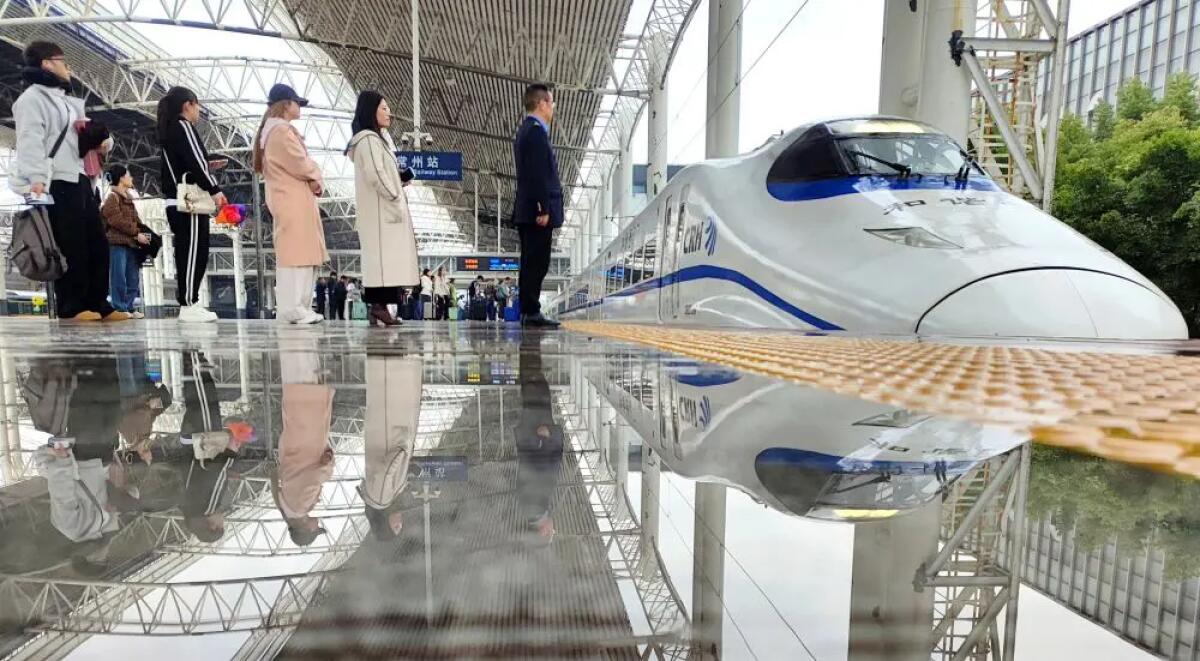 Cina, oltre 100 milioni di spostamenti in treno nelle vacanze del Primo Maggio - 