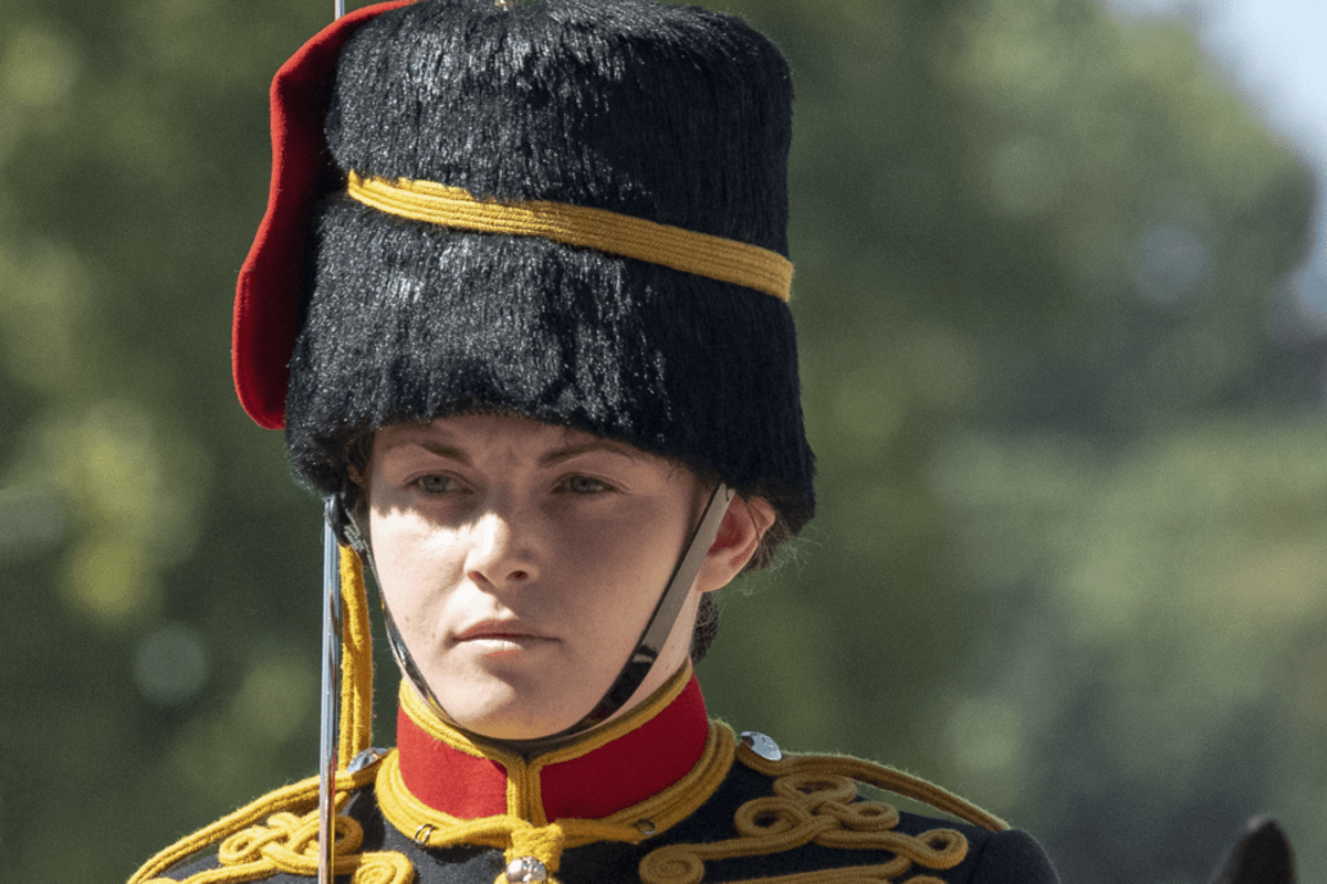 Windsor, dramma davanti al re Carlo: soldatessa 24enne muore dopo una caduta da cavallo - 