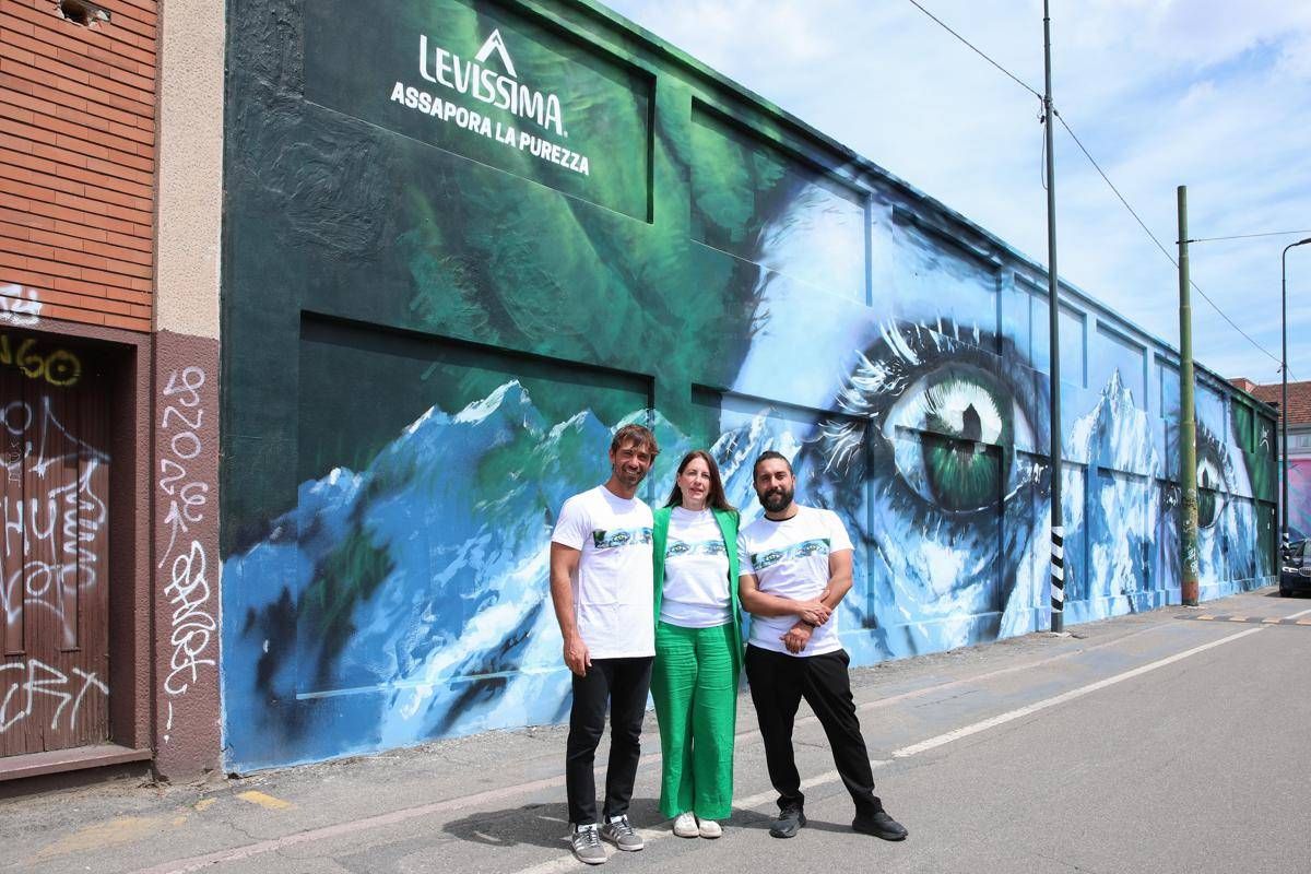 Milano, l'artista Danilo Pistone porta la purezza di Levissima in città - 