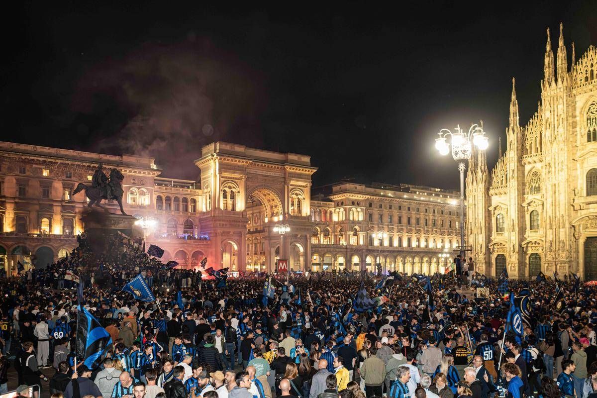 Scudetto Inter, da Amadeus a Tananai: chi c'era alla festa in piazza Duomo - 