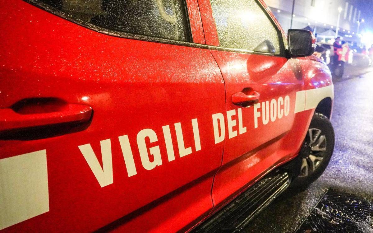 Tragedia nelle Apuane, anziana coppia trovata senza vita in fondo a una scarpata - 