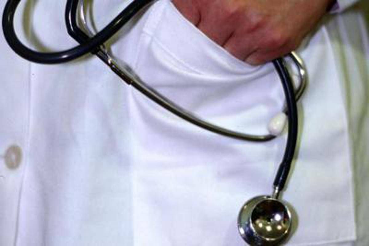 Lavoro e malattia, orari e controlli: come funzionano le visite mediche - 