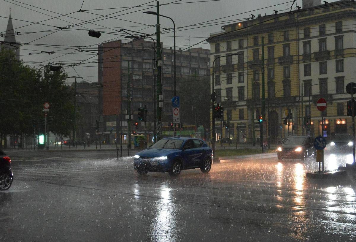 Piogge e temporali in arrivo, sull'Italia torna il maltempo: le previsioni meteo - 