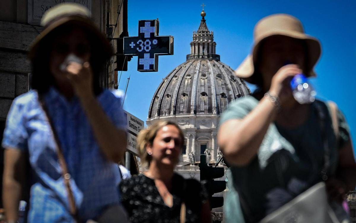 Caldo rovente sull'Italia, oggi allerta arancione in 14 città. Domani i primi 4 bollini rossi - 