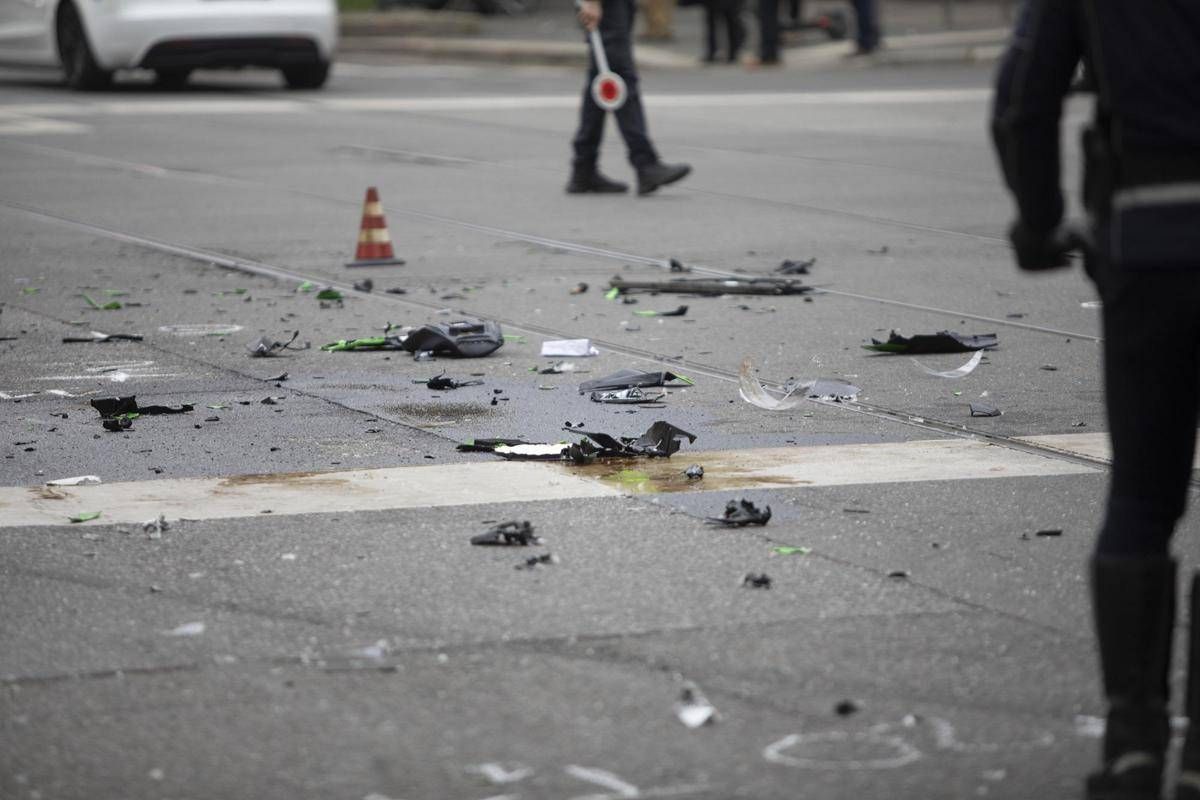 Scontro tra auto e moto a Milano nella notte, morto un 21enne - 