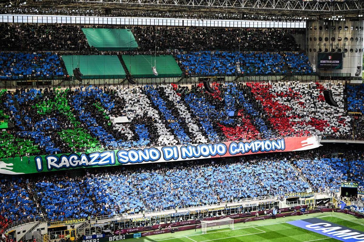 Inter, parte la festa scudetto: coppa ai nerazzurri, poi sfilata con bus scoperto a Milano - Diretta - 