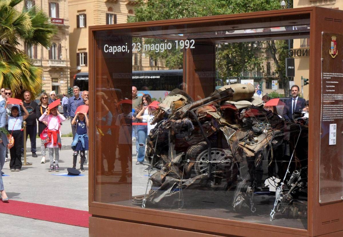 Capaci, 34 anni fa la strage: studenti, avvocati e magistrati insieme per non dimenticare - 