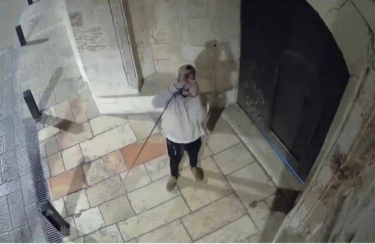 Gerusalemme, sputi e insulti contro i cristiani: video choc davanti alla Cattedrale di San Giacomo - 