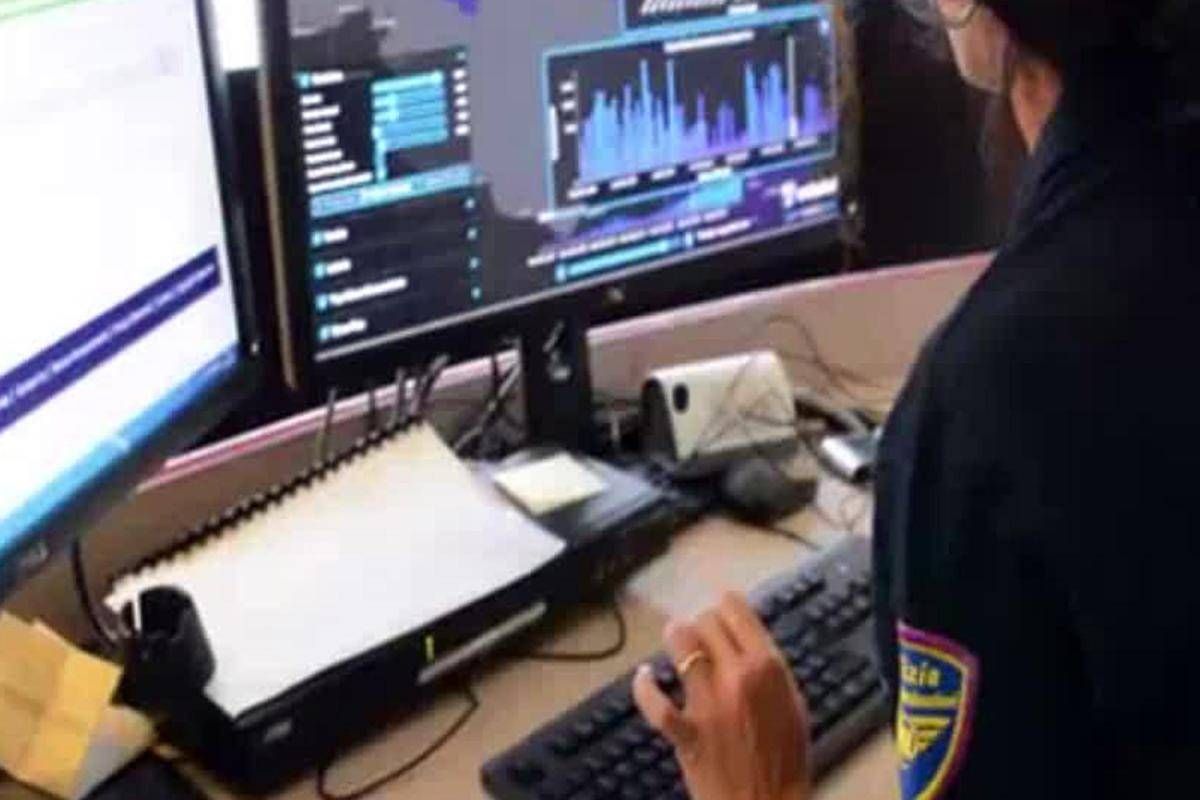 Truffa del finto poliziotto con l'Ai. A Roma dopo la prof tocca alla moglie del docente universitario, colpo da 150mila euro - 