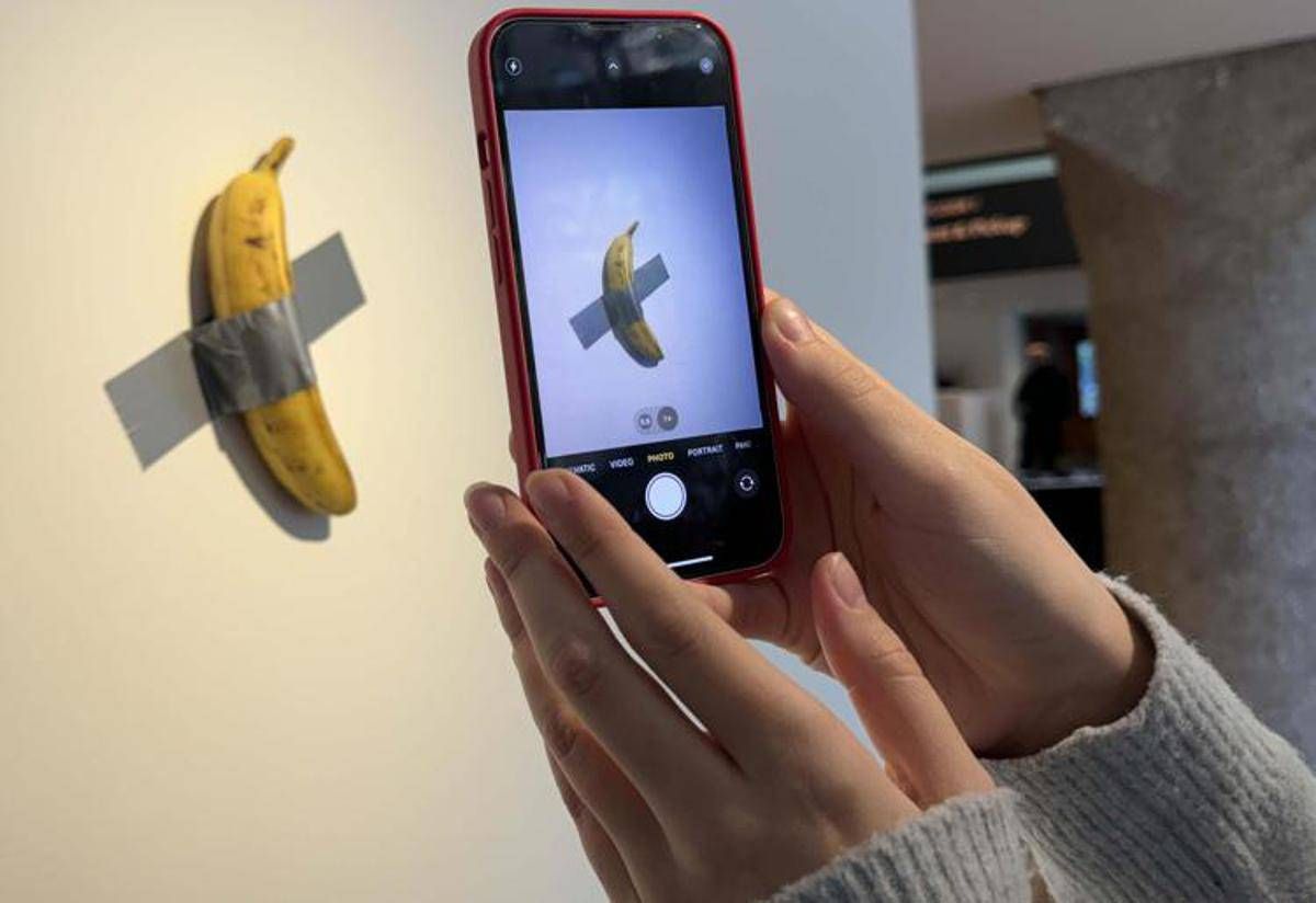 La banana di Cattelan sparisce ancora, rubata dal museo Pompidou-Metz in Francia - 