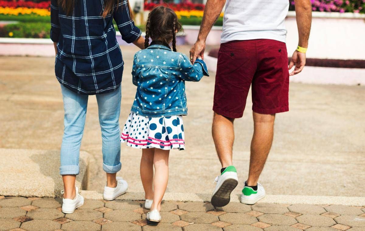 Famiglia Italia, Censis: meno figli e matrimoni, cresce l’età delle madri e le famiglie single - 