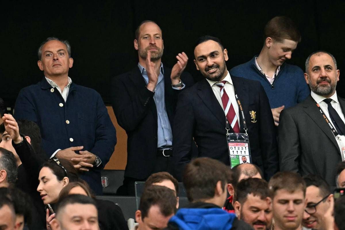 William, notte da tifoso per il principe: la festa nello spogliatoio dell'Aston Villa e la birra dopo il match - 