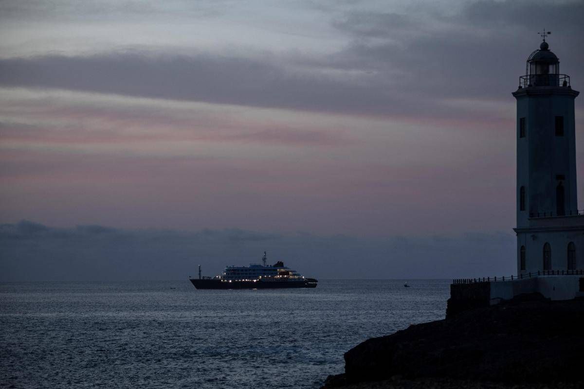 Hantavirus crociera, evacuazioni via Capo Verde delle persone sintomatiche e Spagna accoglierà nave alle Canarie - 