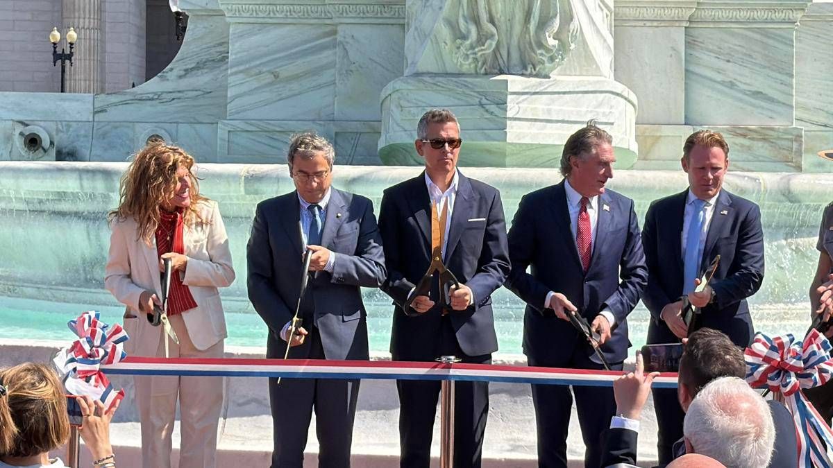Usa, dopo 19 anni torna a nuova vita la Fontana di Colombo: "Onoriamo il passato e ispiriamo futuro" - 