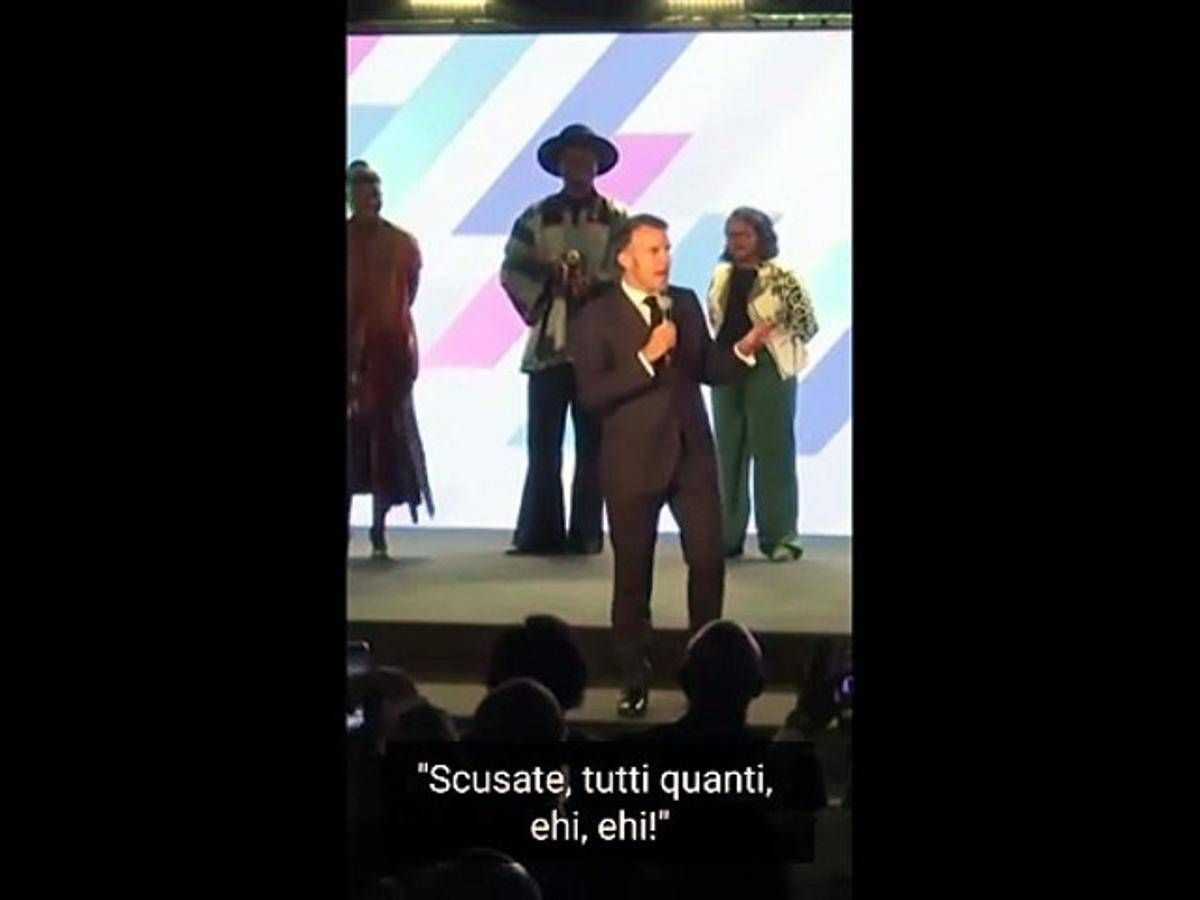 "Fate silenzio!", Macron si arrabbia per il caos in sala - 