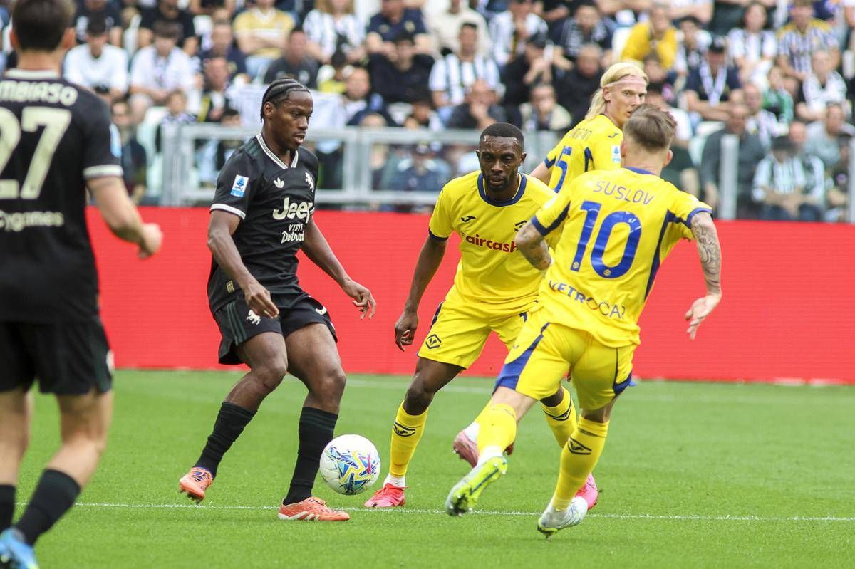Juventus-Hellas Verona, Gagliardini travolge David: fallo era da rosso? - 