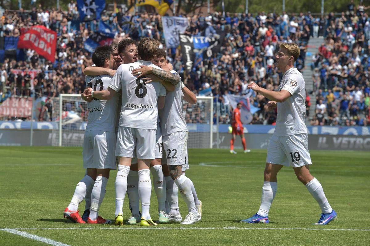 Pisa-Napoli 0-3, Conte cala il tris e avvicina la Champions - 
