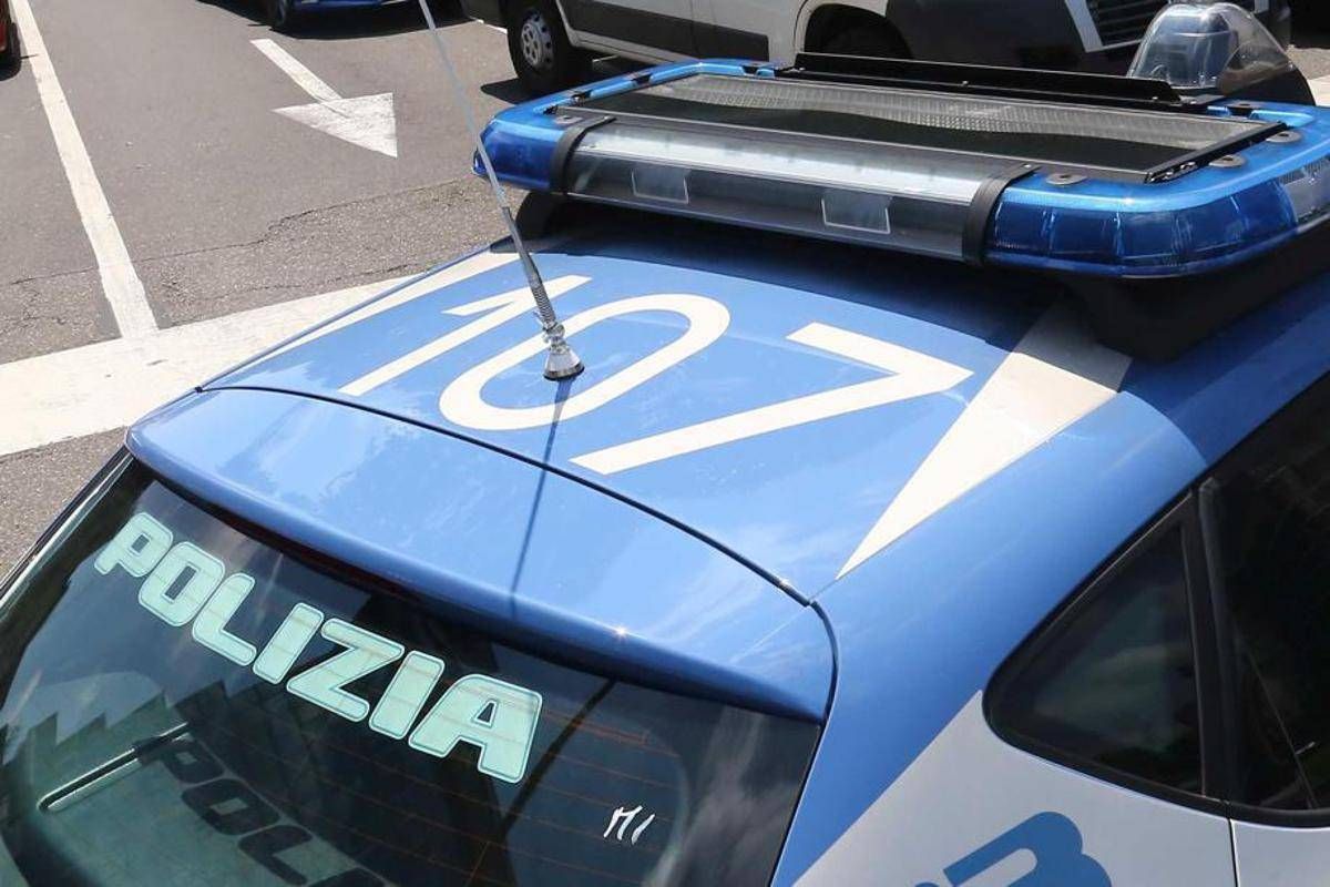 Rapina choc in gioielleria centro commerciale Casal Bertone, dipendenti minacciate con pistola - 