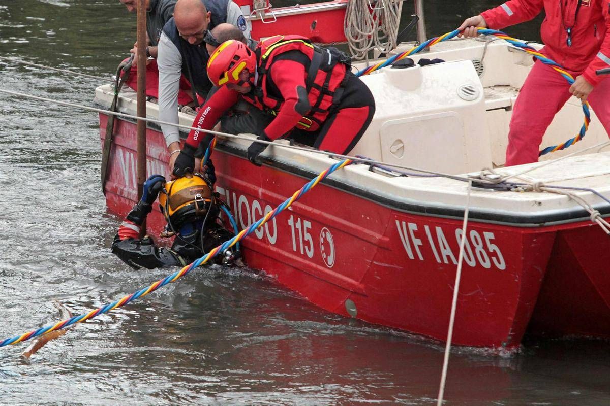 Reggio Emilia, fa il bagno nel torrente con gli amici ma non riemerge: morto 14enne - 