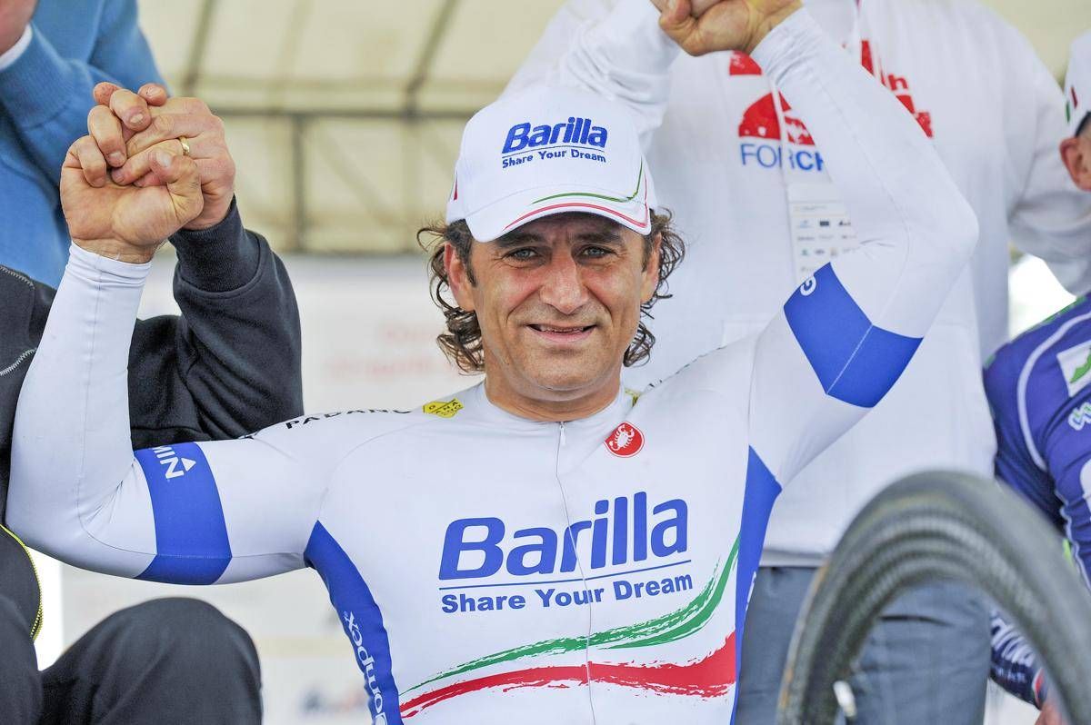 Funerali Zanardi, l'omelia di Don Pozza e l'aneddoto sulla 'lezione in autogrill' - 