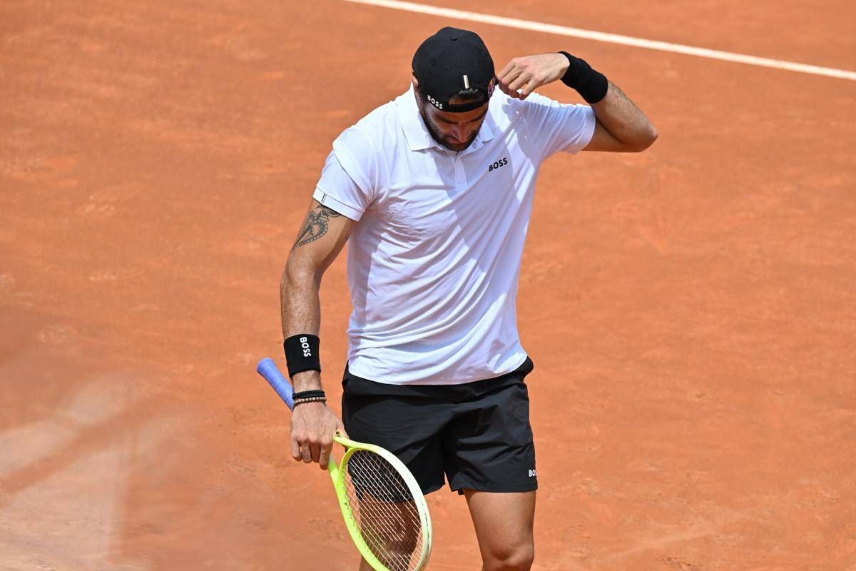 Roland Garros, Berrettini soffre il caldo di Parigi: cos'è successo con Fucsovics - 