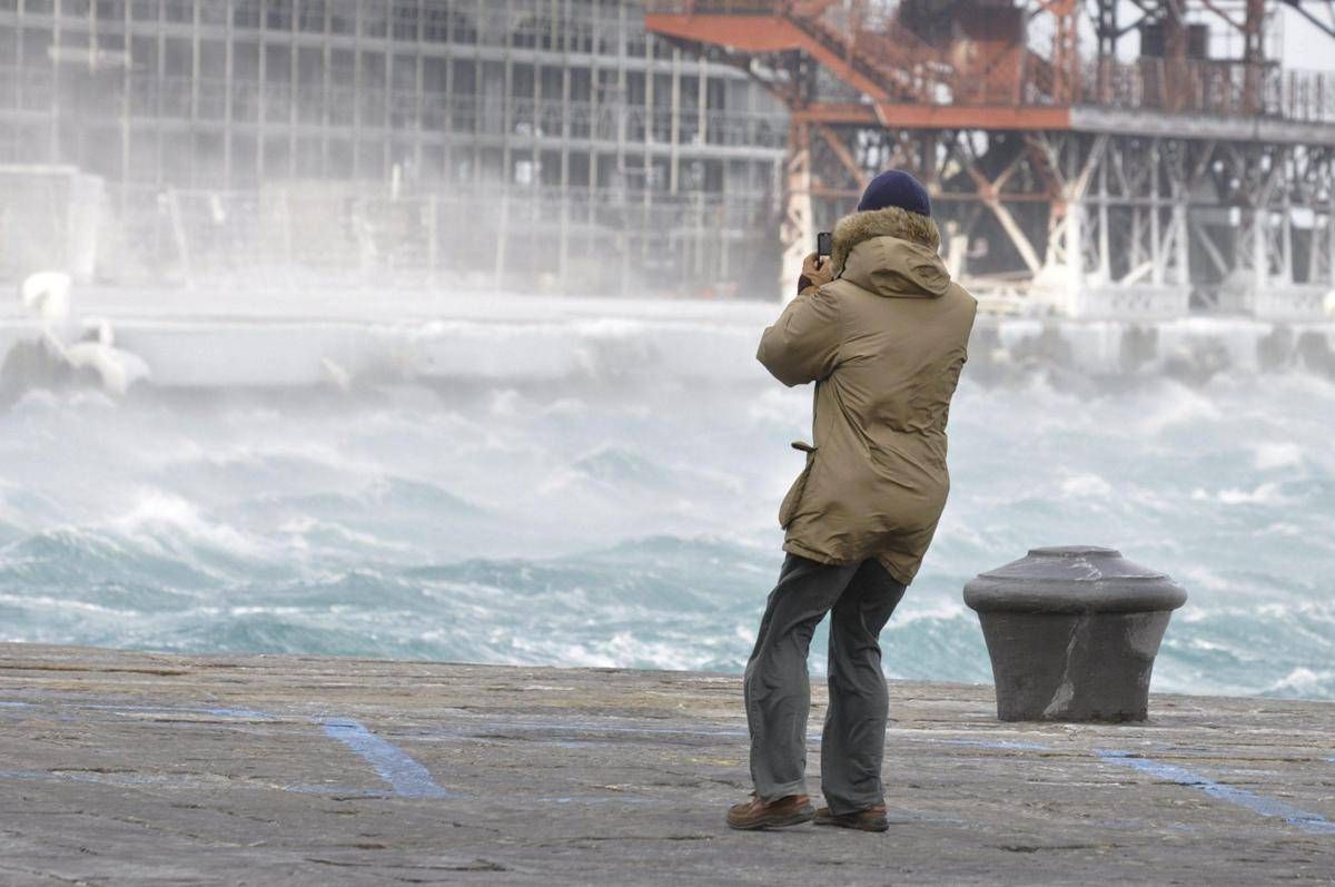 Meteo, nuova allerta della Protezione Civile: venti di burrasca e temporali al Centro-Nord - 