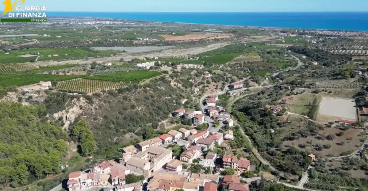 Gdf sequestra complesso turistico nel Cosentino, danno erariale da 30 milioni - 