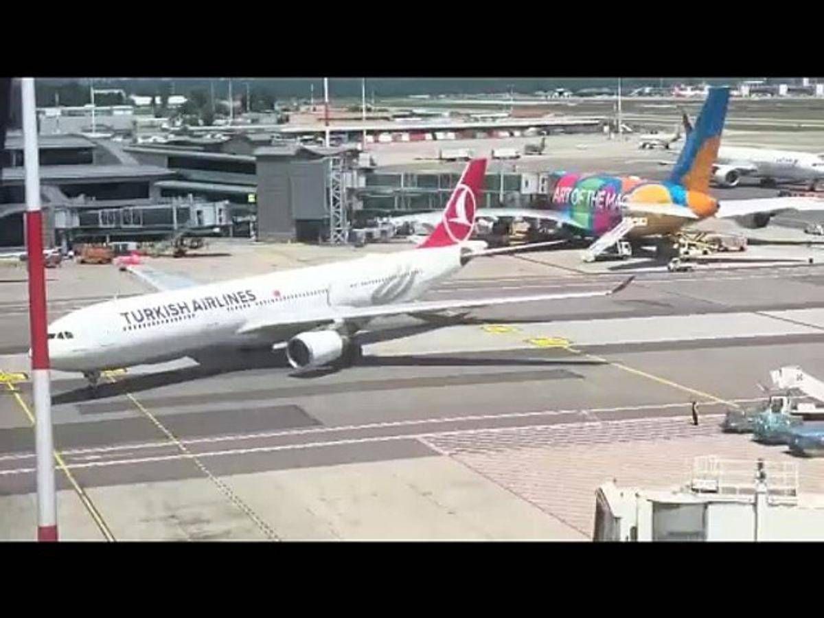 Tragedia alle Maldive, in Italia le salme dei sub: l'arrivo a Malpensa - 