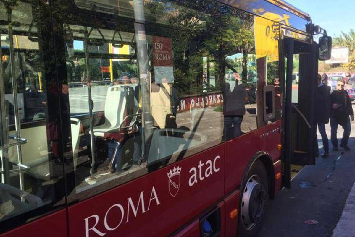 Sciopero generale oggi, da Milano a Roma: treni e trasporto locale, chi si ferma e fasce garanzia - 