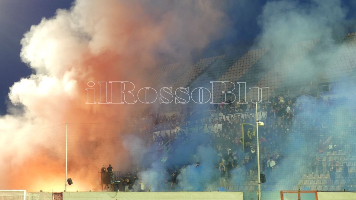 Coreografia - Crotone vs Cerignola PlayOff - Stadio Ezio Scida - Foto Redazione 3.05.2026