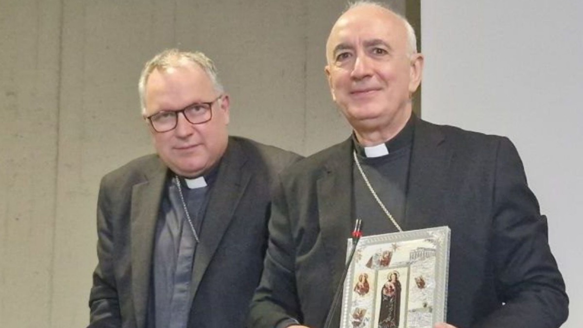 Consegna Icona Madonna al Cardinale Reina - Michele Affidato - Foto Uff. Stampa Michele Affidato 11.05.2026