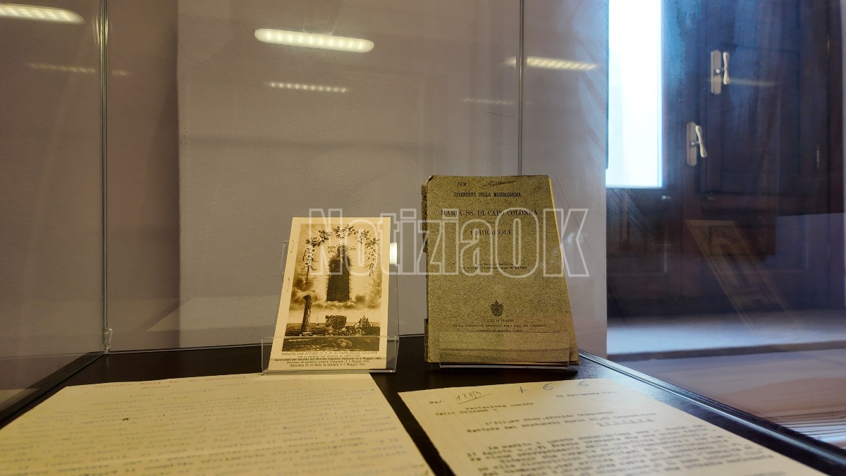 Manifesti Madonna di Capo Colonna - Archivio Storico Comunale (Foto Redazione 11.05.2026)