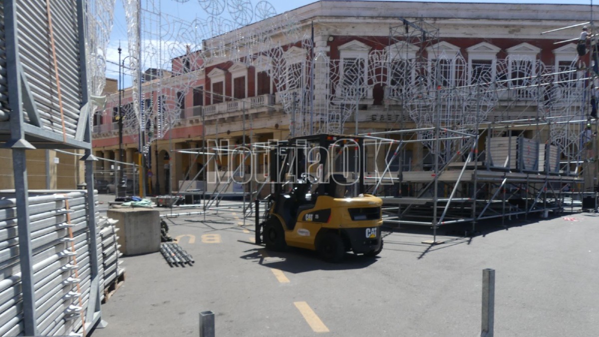 Allestimento Palco Piazza Pitagora - Crotone - Foto redazione 13.05.2026