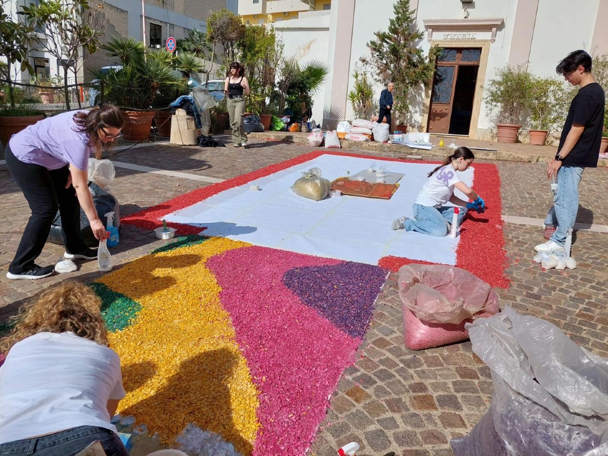 Infiorata Madonna di Capo Colonna - Foto: Uff. Stampa Liceo Arnaldo Mori 16.05.2026