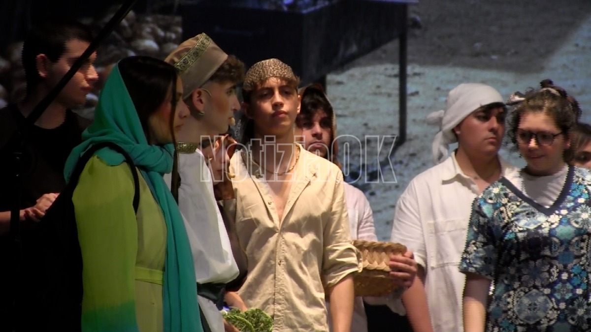 "Oltre il mare la luce" - Liceo Gravina al Teatro Scaramuzza - Crotone (Foto Redazione 28.05.2026)