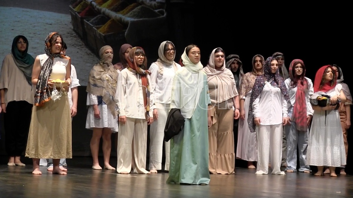 "Oltre il mare la luce" - Liceo Gravina al Teatro Scaramuzza - Crotone (Foto Redazione 28.05.2026)