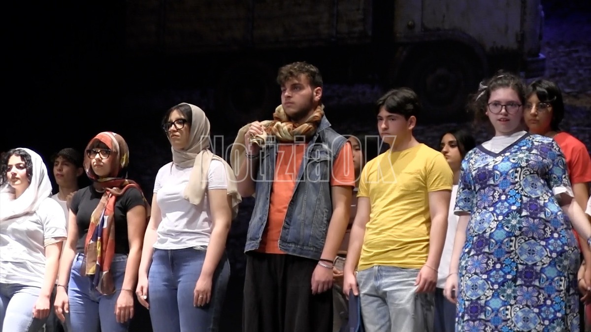 "Oltre il mare la luce" - Liceo Gravina al Teatro Scaramuzza - Crotone (Foto Redazione 28.05.2026)