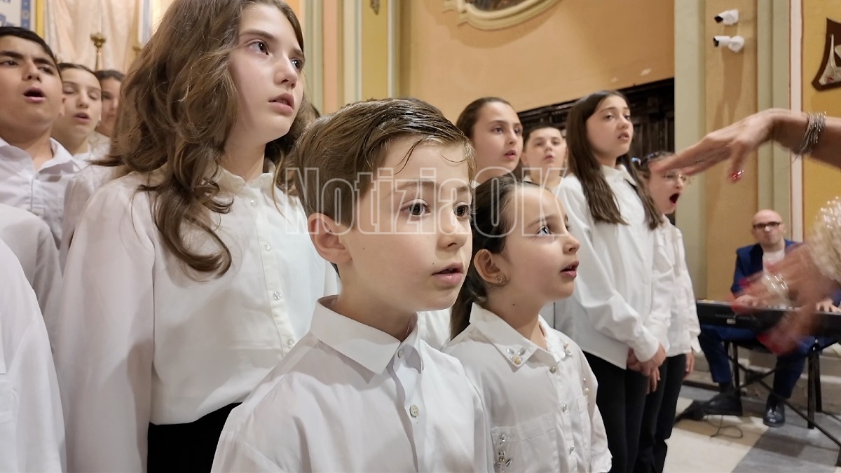 Coro Scolastico Crotonese - Ave, donna sanctissima - Foto redazione 28.05.2026
