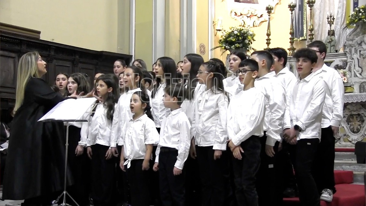 Coro Scolastico Crotonese - Ave, donna sanctissima - Foto redazione 28.05.2026