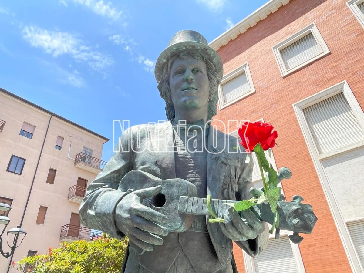 ​Rino Gaetano unisce la Calabria a suon di musica, ma Crotone aspetta il suo palcoscenico - Foto: Redazione