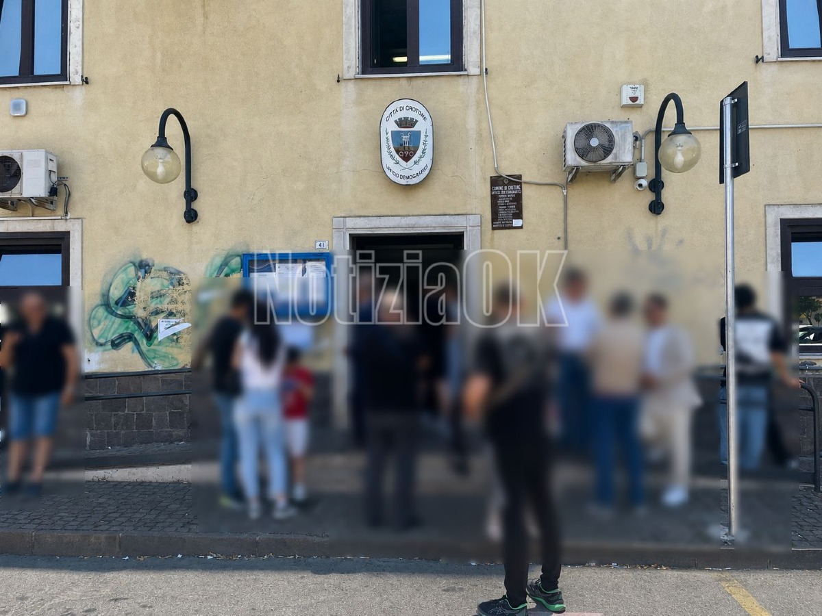 Crotone - Aperture straordinarie per il rilascio della Carta d'identità elettronica - Foto: Redazione 