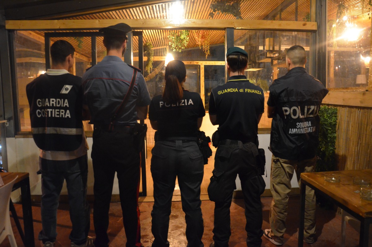 Controlli interforze a Soverato, verifiche su una discoteca: sanzioni e capienza oltre i limiti - Foto: Uff. Stampa Questura di Catanzaro