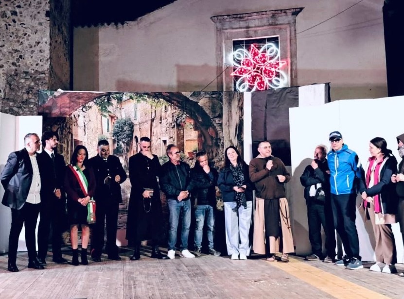 Grande successo per lo spettacolo teatrale “In nome del Santo” a Pedace - Foto: Uff. Stampa Comune di Casali del Manco