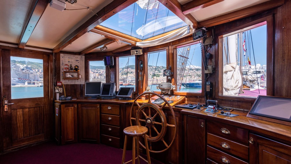 Nave Italia approda a Crotone: il brigantino-goletta della Fondazione Tender To Nave Italia - Foto: Uff. Stampa Capitaneria di Porto di Crotone