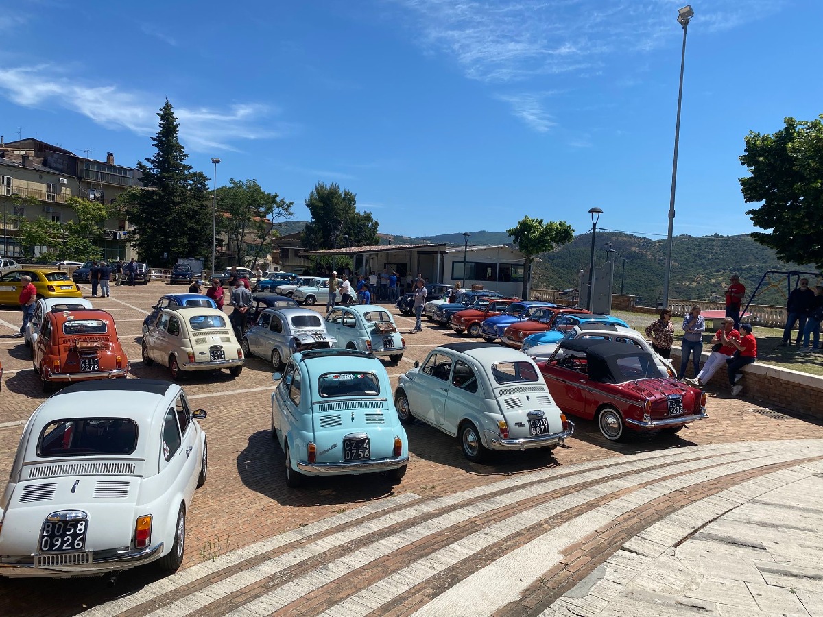 Bisignano celebra la Fiat 500: successo per il primo raduno del Club - Foto Uff. Stampa  Fiat 500 Club Italia – Coordinamento di Cosenza