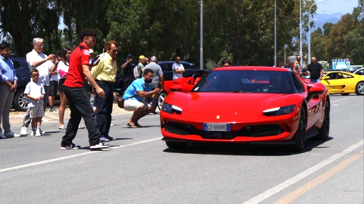 Supercar Show ai Laghi di Sibari, motori e beneficenza protagonisti - Foto Uff. Stampa Comune di Cassano 