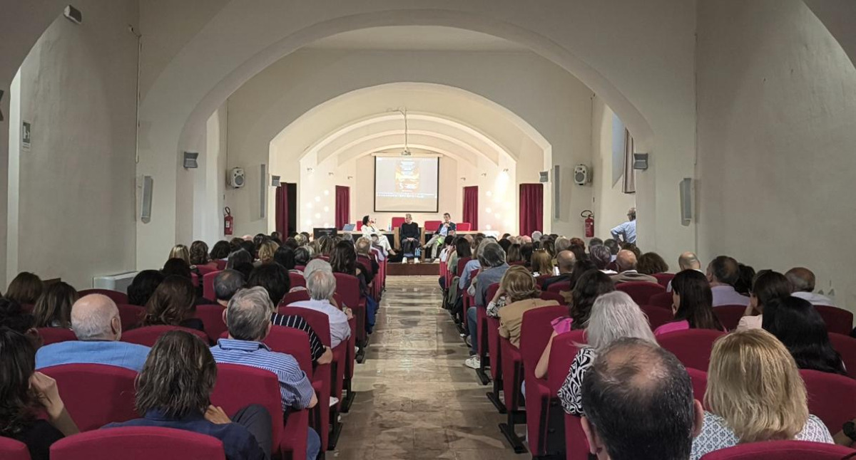 Lamezia Terme - Successo per la presentazione del romanzo di Mauro Vasta - Foto: Presentazione libro Mauro Vasta