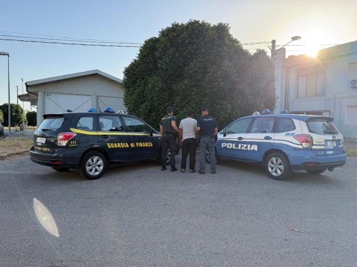 Crotone - Fermati tre scafisti dopo due sbarchi: indagini della Procura - 