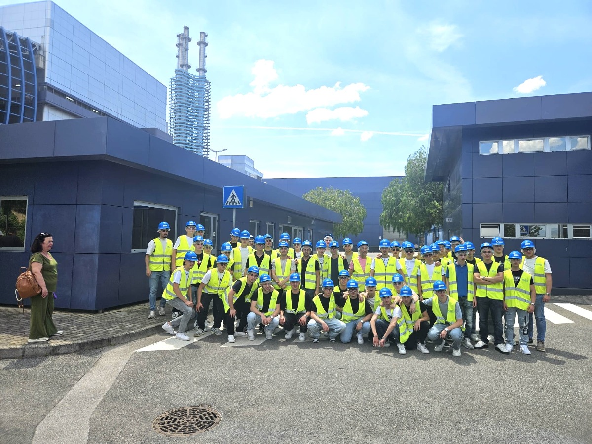 Gli studenti del Donegani-Ciliberto di Crotone in visita al termovalorizzatore di Acerra - Foto Uff. Stampa Istituto Donegani 