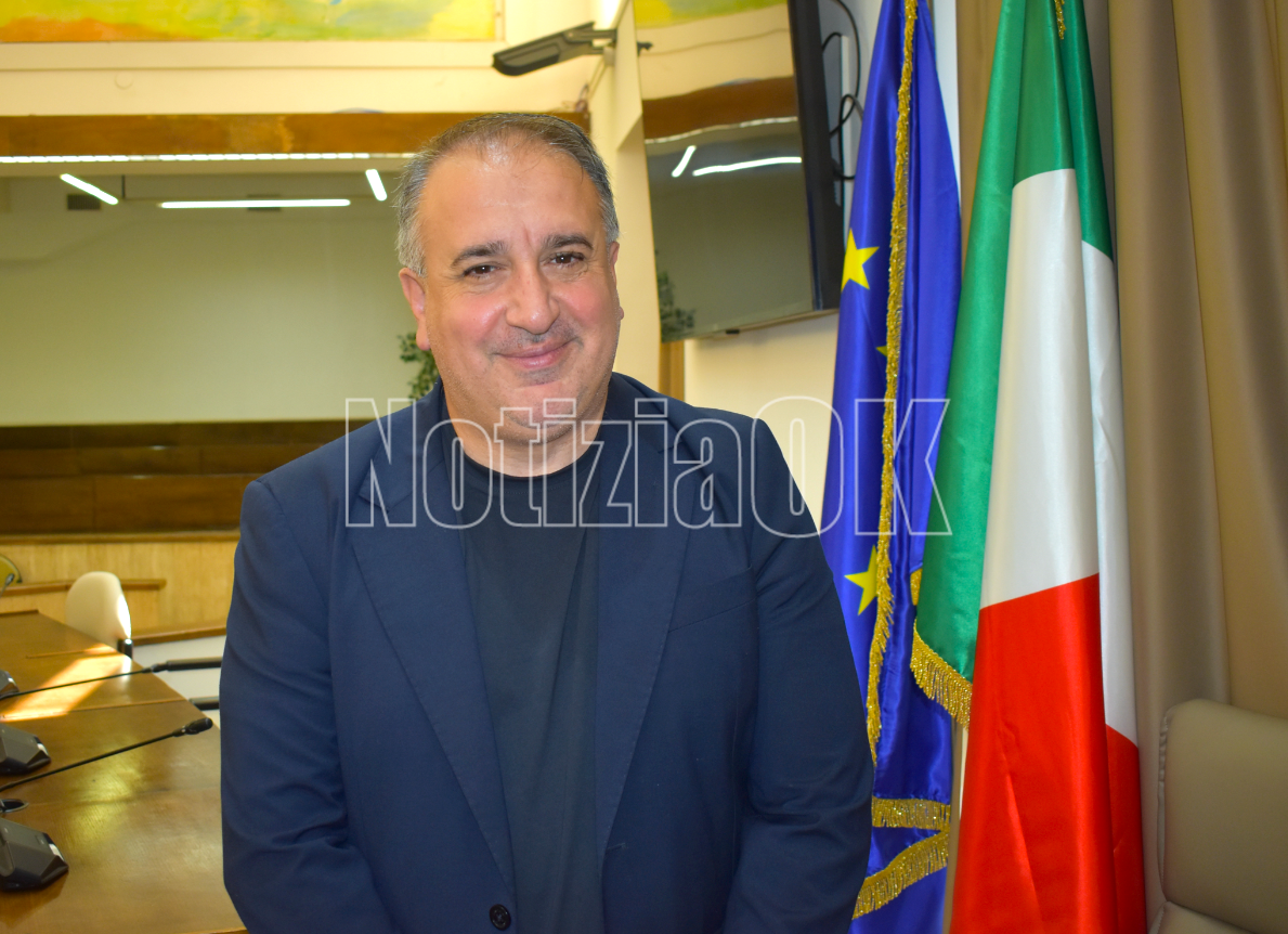 Crotone, vernice in mare e spiagge da ripulire: il punto dell'assessore Megna - Foto: Redazione
